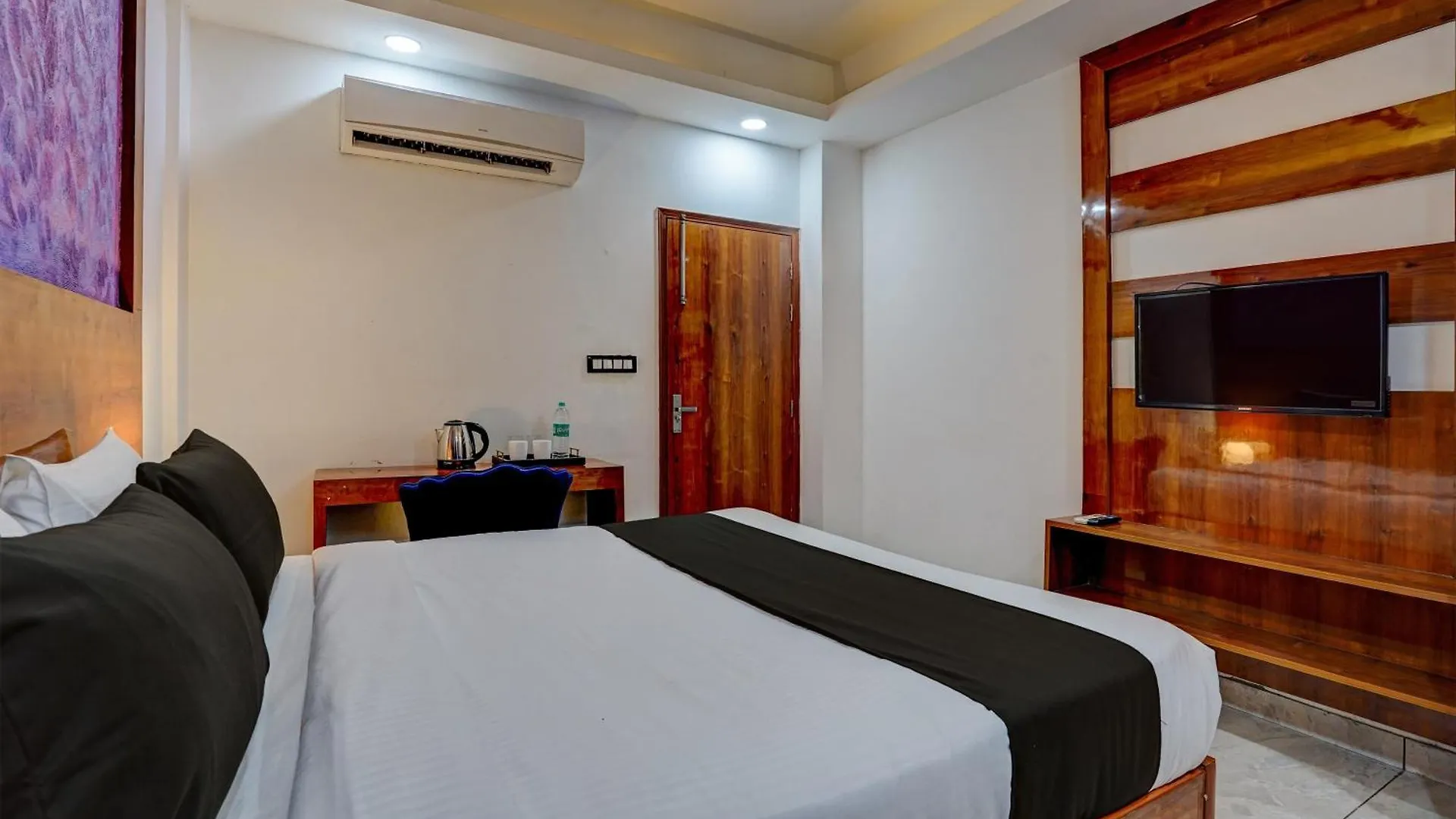 Hotel Hight Krone A Family Hotel Near Igi Airport Delhi Nové Dillí