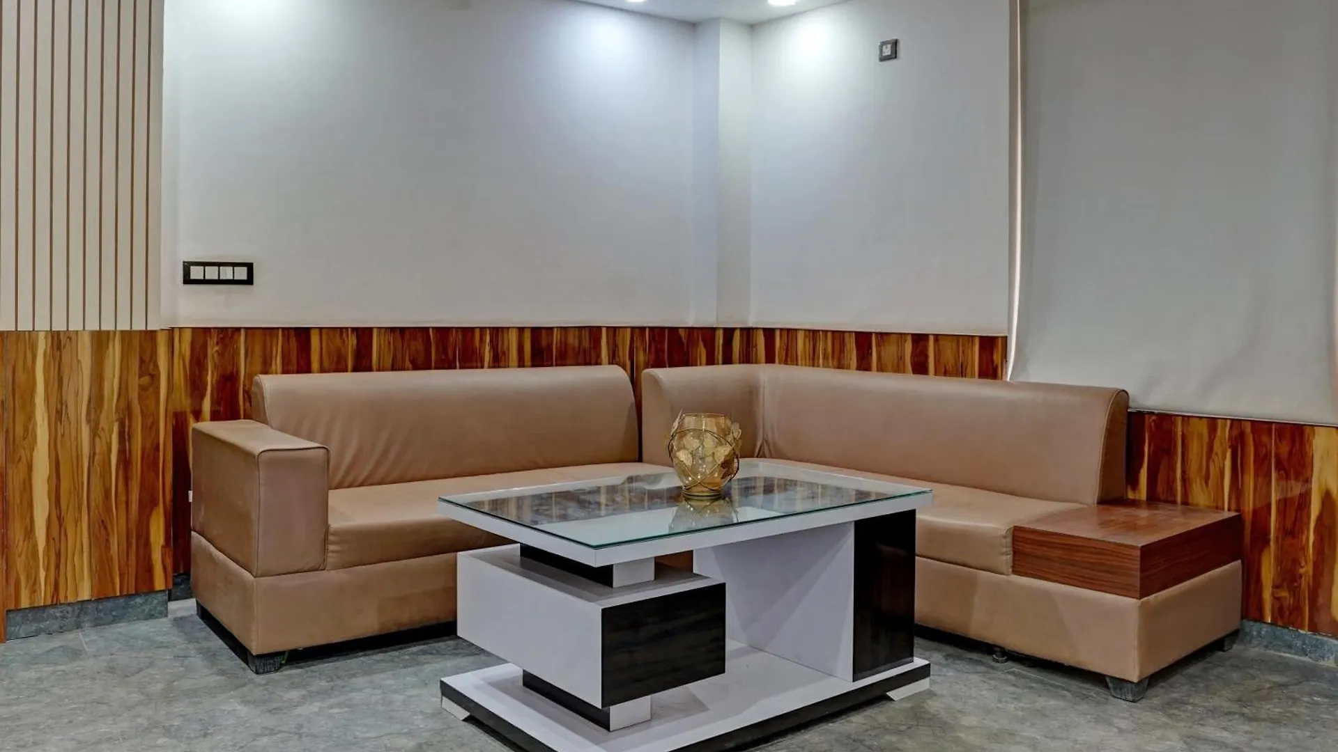 Hotel Hight Krone A Family Hotel Near Igi Airport Delhi Nové Dillí