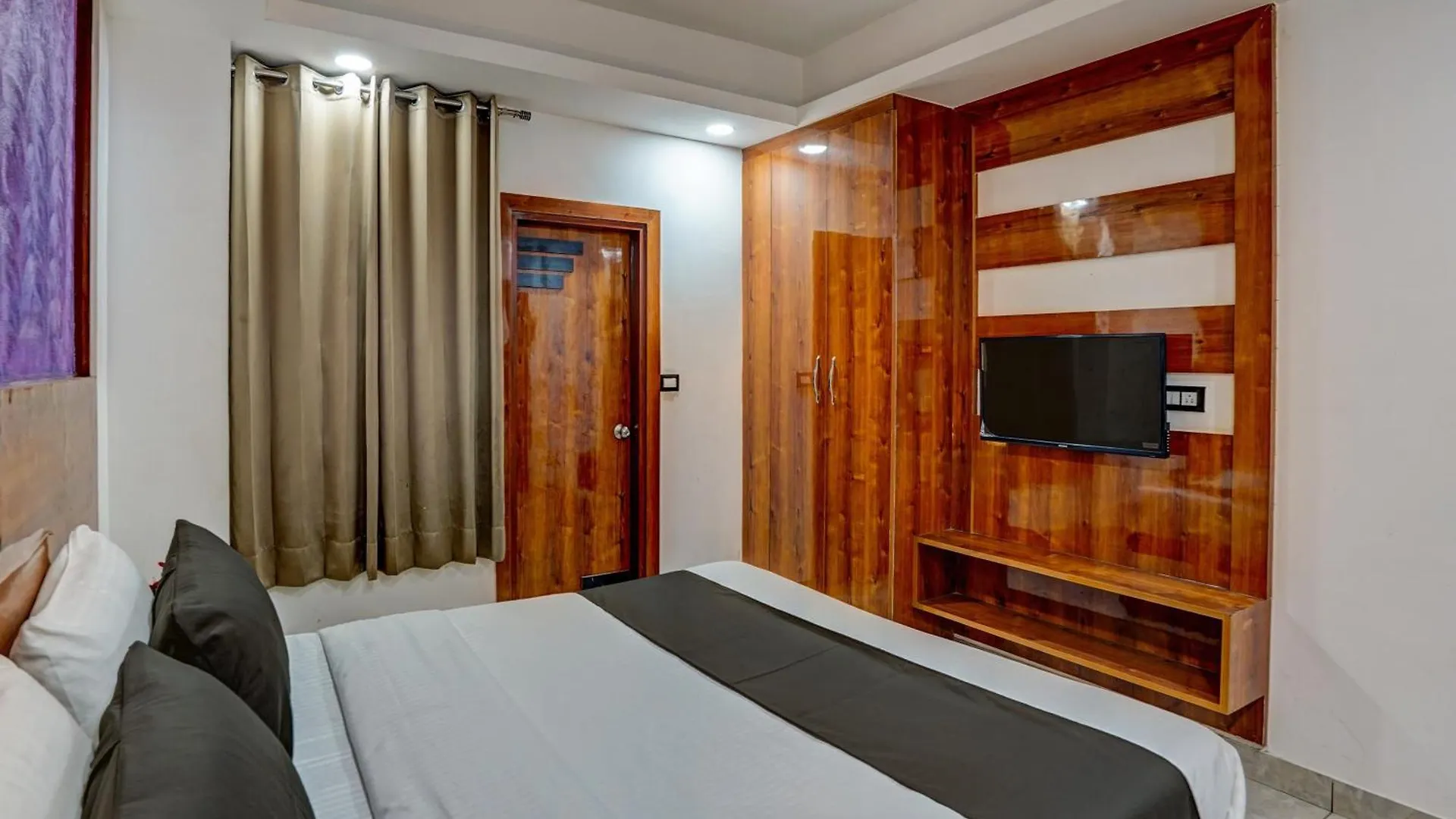 Hotel Hight Krone A Family Hotel Near Igi Airport Delhi Nové Dillí Indie